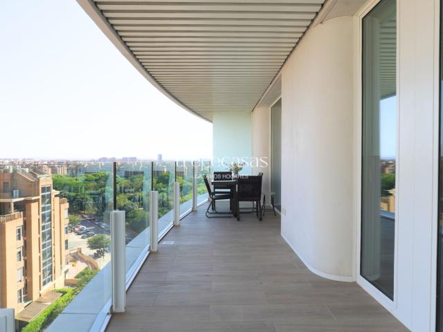 Vivir en un piso de lujo con vistas al skyline de Valencia