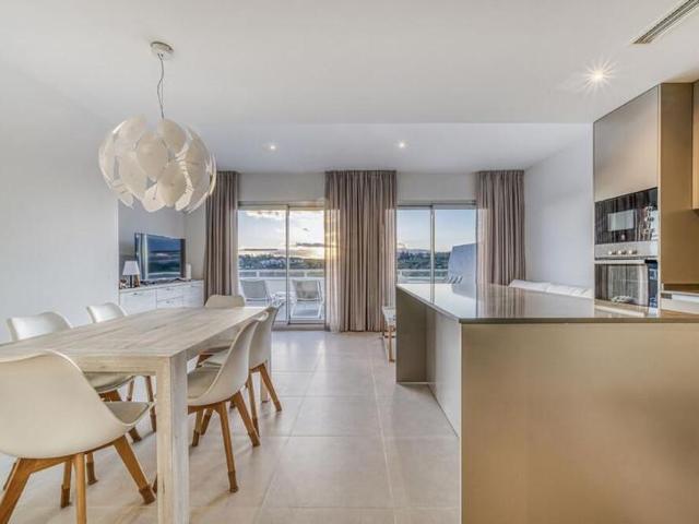 Vivir en altura con impresionantes vistas al mar en la Nueva Milla de Oro