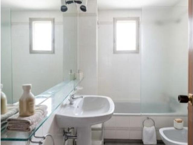 Vivir frente al Mediterráneo: luminoso piso con terraza y vistas al mar