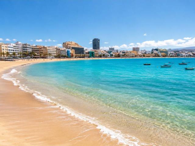 Vivir mirando al mar cada día: un privilegio junto a Las Canteras