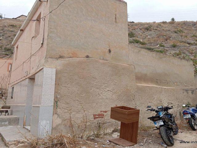 Vivivenda en el casco antiguo de Orihuela, totalmente para reformar, 105 m2. construidos según catas