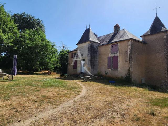 VIVONNE MANOIR PAVILLON DE CHASSE CHARME GRAND TERRAIN
