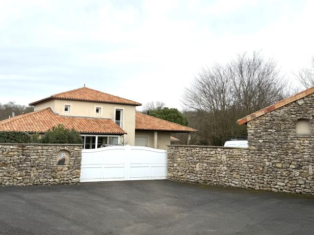 VIVONNE VILLA