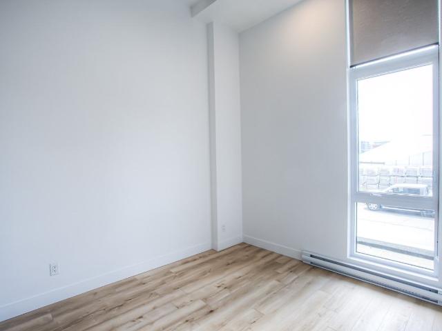 VIVRE 1 1 Bedroom Apartment for Rent at 439 Av Thérèse Lavoie Roux, Montréal, QC H2V 0B1 Outremont