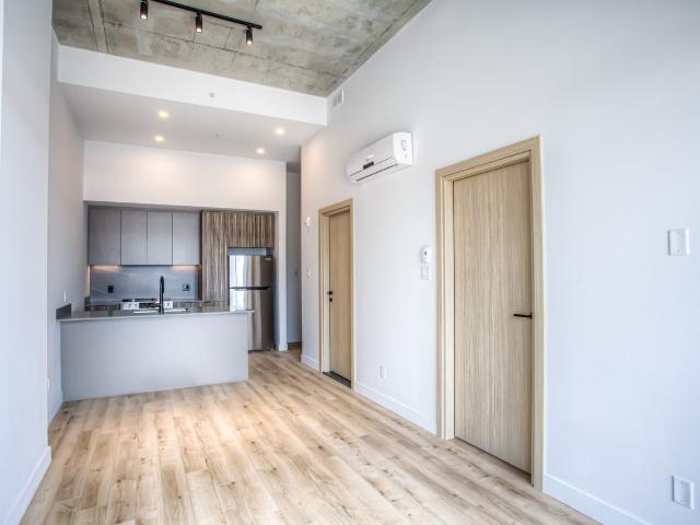 VIVRE 1 3 Bedroom Apartment for Rent at 439 Av Thérèse Lavoie Roux, Montréal, QC H2V 0B1 Outremont