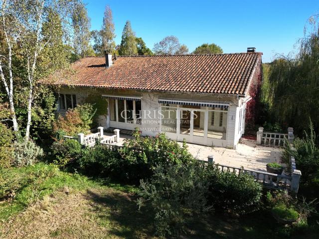 Proche de Royan: vaste maison à rénover au fort potentiel p. 295m² Mornac sur Seudre