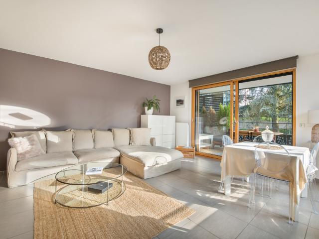 Vivre Lyon autrement: un appartement contemporain, lumineux, au cœur d’un écrin de verdure