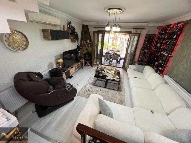 Vizyon Emlak'tan Site İçerisinde Havuzlu Eşyalı Villa