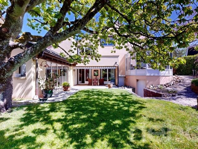 Vom Architekt entworfene Villa mit großem Garten und einzigartigem Potenzial
