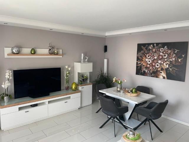 von Privat Moderne 4 Zimmer Wohnung in Zentraler Lage in Langen