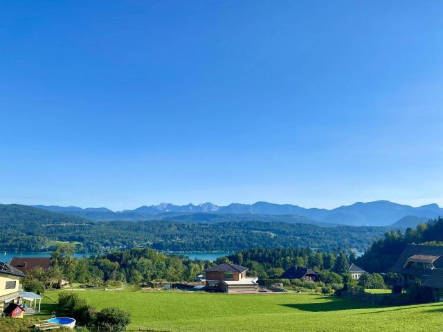 Von privat. Sonniges Grundstück mit Seeblick / Wörthersee / PROVISIONSFREI