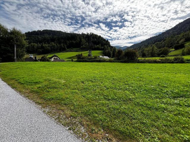 von PRIVAT! Tolles Baugrundstück abseits des Lärms