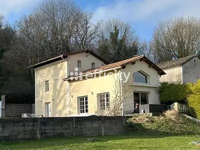Voeuil et Giget 16400 Achat / Vente maison 4 pièces t4 piscine jardin