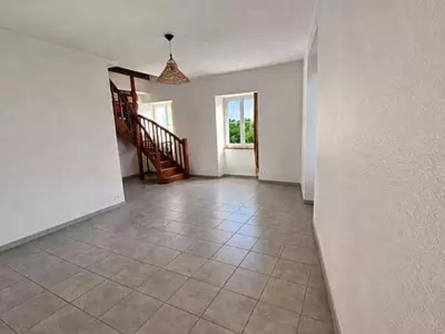 Voiron 38500 Achat / Vente appartement 3 pièces t3 au dernier étage cave
