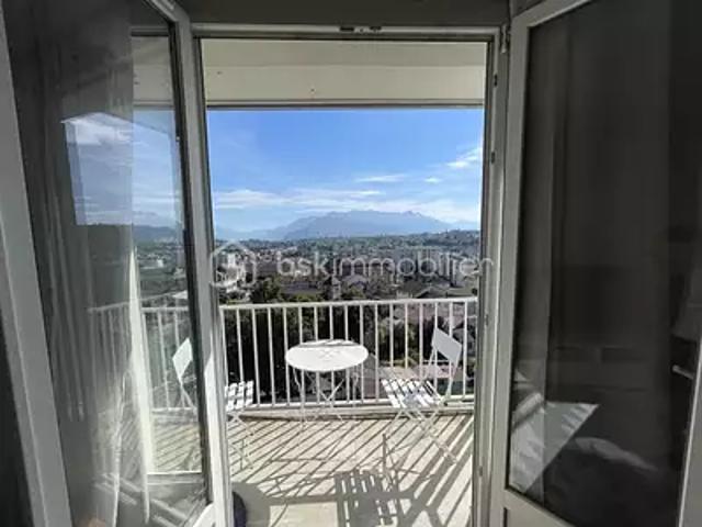 Voiron 38500 Achat / Vente appartement 3 pièces t3 au dernier étage cave