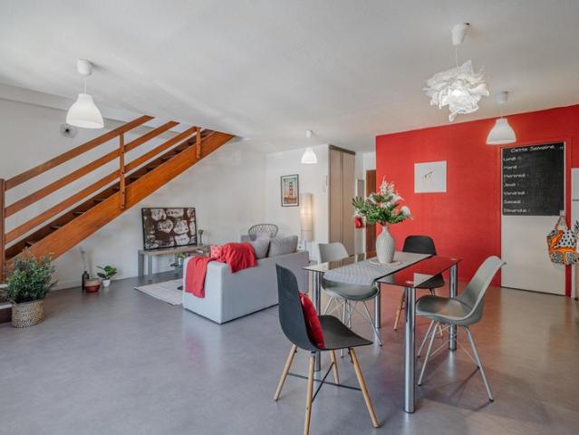 VOIRON 38500: Appartement type 4 centre ville