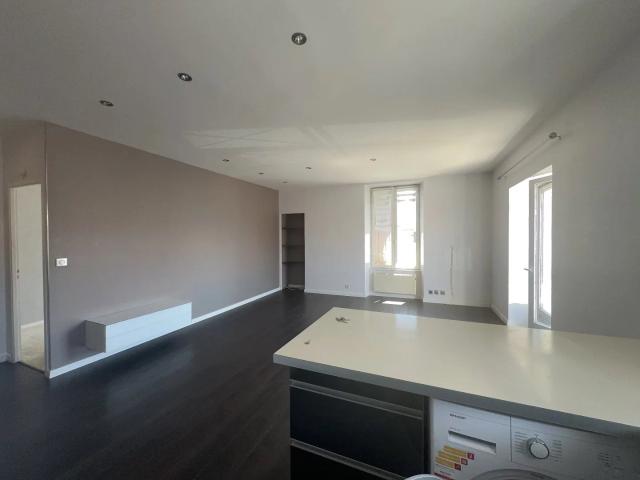 VOIRON CENTRE BEAU T2 A LOUER