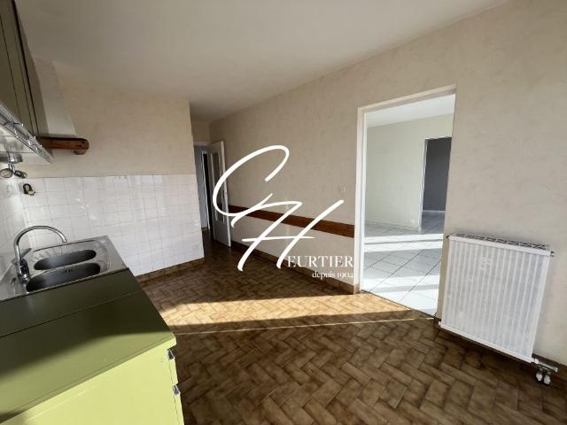 VOIRON APPARTEMENT T4 LUMINEUX