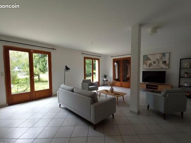 VOIRON limite La Murette, VILLA T6 sur Terrain plat 900 m2