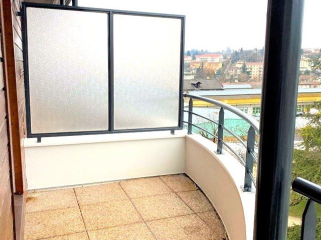 VOIRON SPACIEUX T2 EN DUPLEX AVEC GRAND BALCON