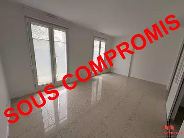 Voisins le Bretonneux 78960 Achat / Vente appartement 1 pièce t1 terrasse