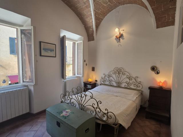 Volterra: appartamento con 2 camere da letto caratteristìco. 111m² Volterra