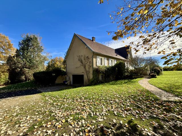 Volumes et confort pour cette maison 5 chambres à Montamisé