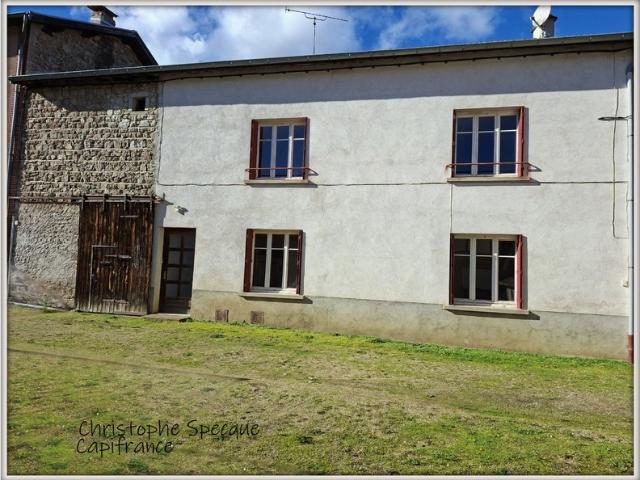 Maison avec deux niveaux indépendants et garage à vendre à VETRE SUR ANZON 42