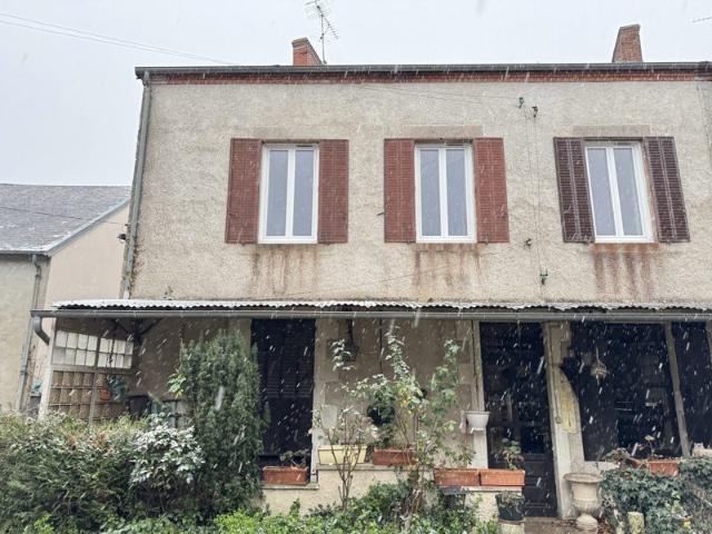 Volumineuse Maison avec grange et dépendances