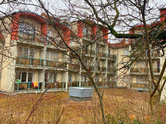 Voll möblierte 2 Zimmer Wohnung mit Balkon und TG Stellplatz in zweistöckier Wohnanlage von Erlangen Bruck