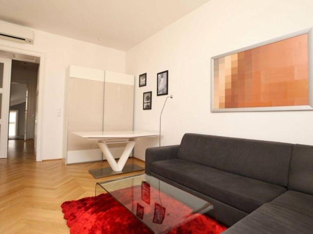 Voll möblierte und sehr hochwertig sanierte 2 Zimmer Altbauwohnung ruhig gelegen nächst Gersthof