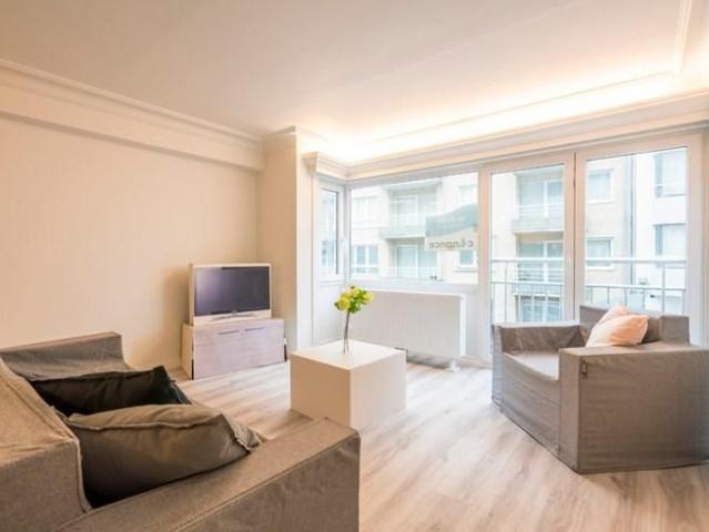Volledig vernieuwd 2 slaapkamerappartement met royaal terras