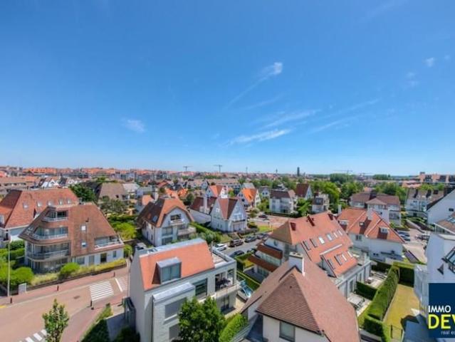 Volledig vernieuwd hoekapp. 18 meter gevel met prachtig o