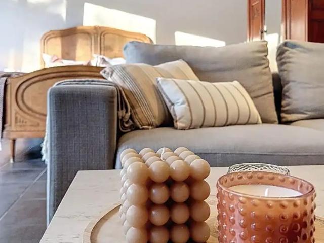 VOLLEDIG GEMEUBELDE 1 SLAAPKAMER STUDIO TE HASSELT Stokrooie