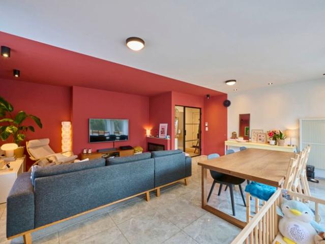 Volledig gerenoveerd 4 slaapkamer appartement