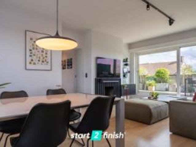 Volledig gerenoveerd 2 slaapkamer appartement met heerlijk