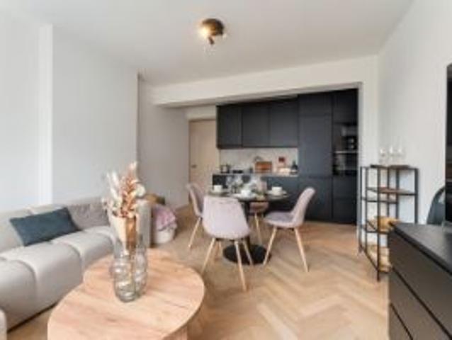 Volledig gerenoveerd 2 slaapkamerappartement