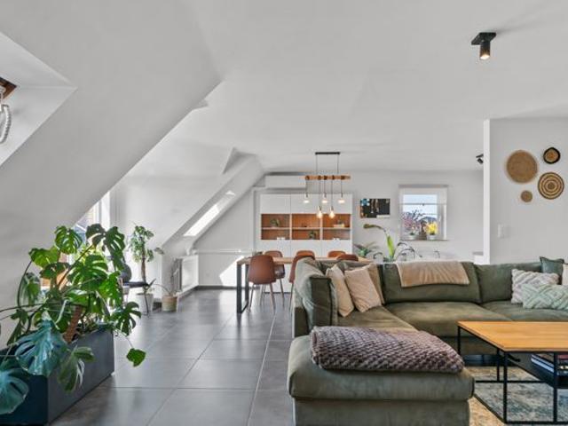 Volledig gerenoveerd 2 slpkr appartement in het centrum v.