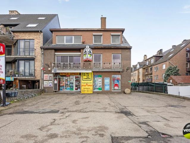 VOLLEDIG GERENOVEERD APPARTEMENT VAN 170M² MET 3 SLP EN 2.