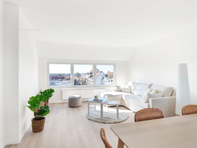 Volledig gerenoveerd appartement met veel lichtinval en zeezicht