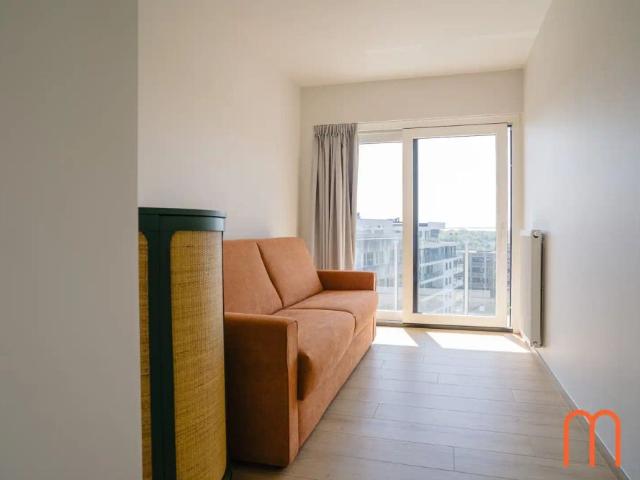 Volledig gerenoveerd en gemeubeld appartement met uniek zicht op de Mercator en de jachthaven in Oostende