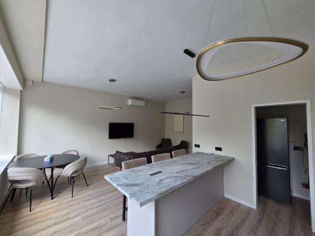 Volledig gerenoveerd en gemeubileerd 3 kamer appartement tijdelijk huurcontract