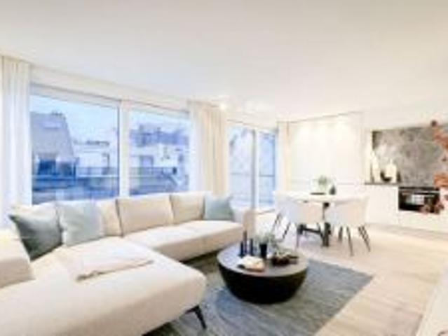 Volledig gerenoveerd PENTHOUSE met 2 zonneterrassen.