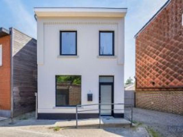 Volledig gerenoveerde gezinswoning met 3 slaapkamers en l.