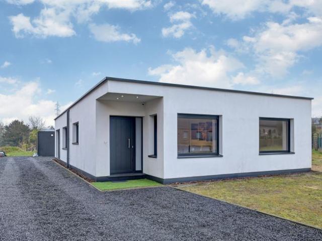 Volledig gerenoveerde, gelijkvloerse woning
