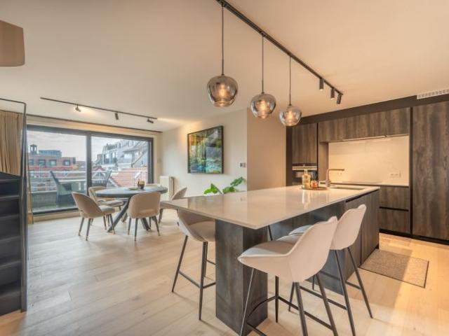 Volledig gerenoveerde duplex penthouse met 3 volwaardige sl