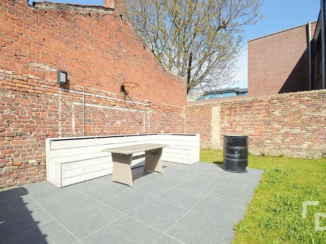 Volledig gerenoveerde, karaktervolle woning met tuin in Ieperse stadscentrum