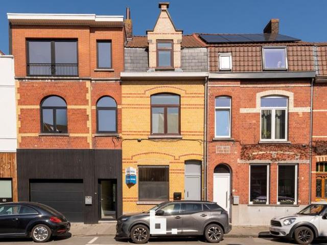 Volledig gerenoveerde, lichtrijke woning met tuin nabij Ast