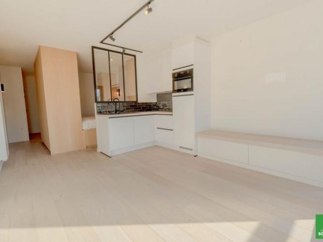 Volledig gerenoveerde studio met open zicht over de Lippe.