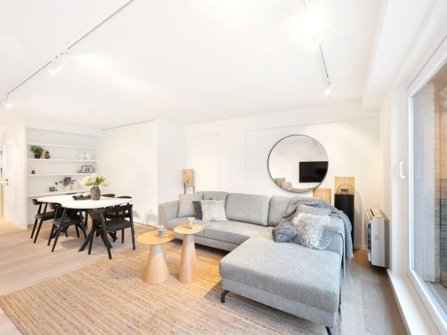 Volledig gerenoveerde penthouse op enkele passen van de z.